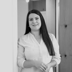 Sabrina Gholampour, Finanzen KfmV