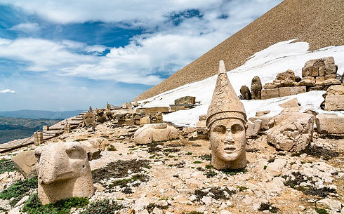 remains-colossal-statues-nemrut-dagi-unesco-world-heritage-turkey_261932-3810.jpg