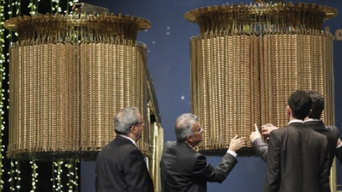 Minden golyót egyesével átnéznek és a termet lezárják a lottósorsolás előtt