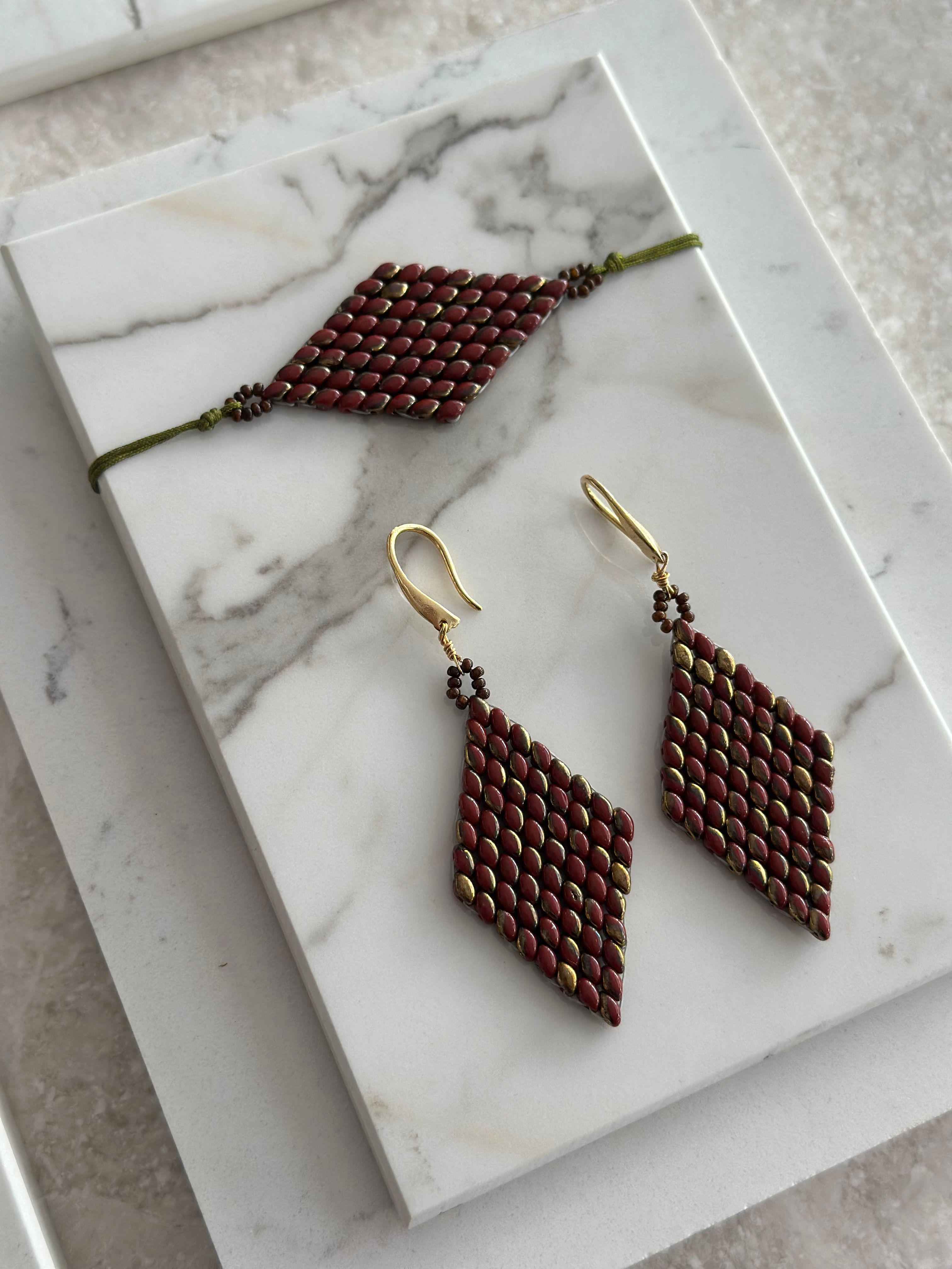 Kit de Aretes y Pulsera Ajustable