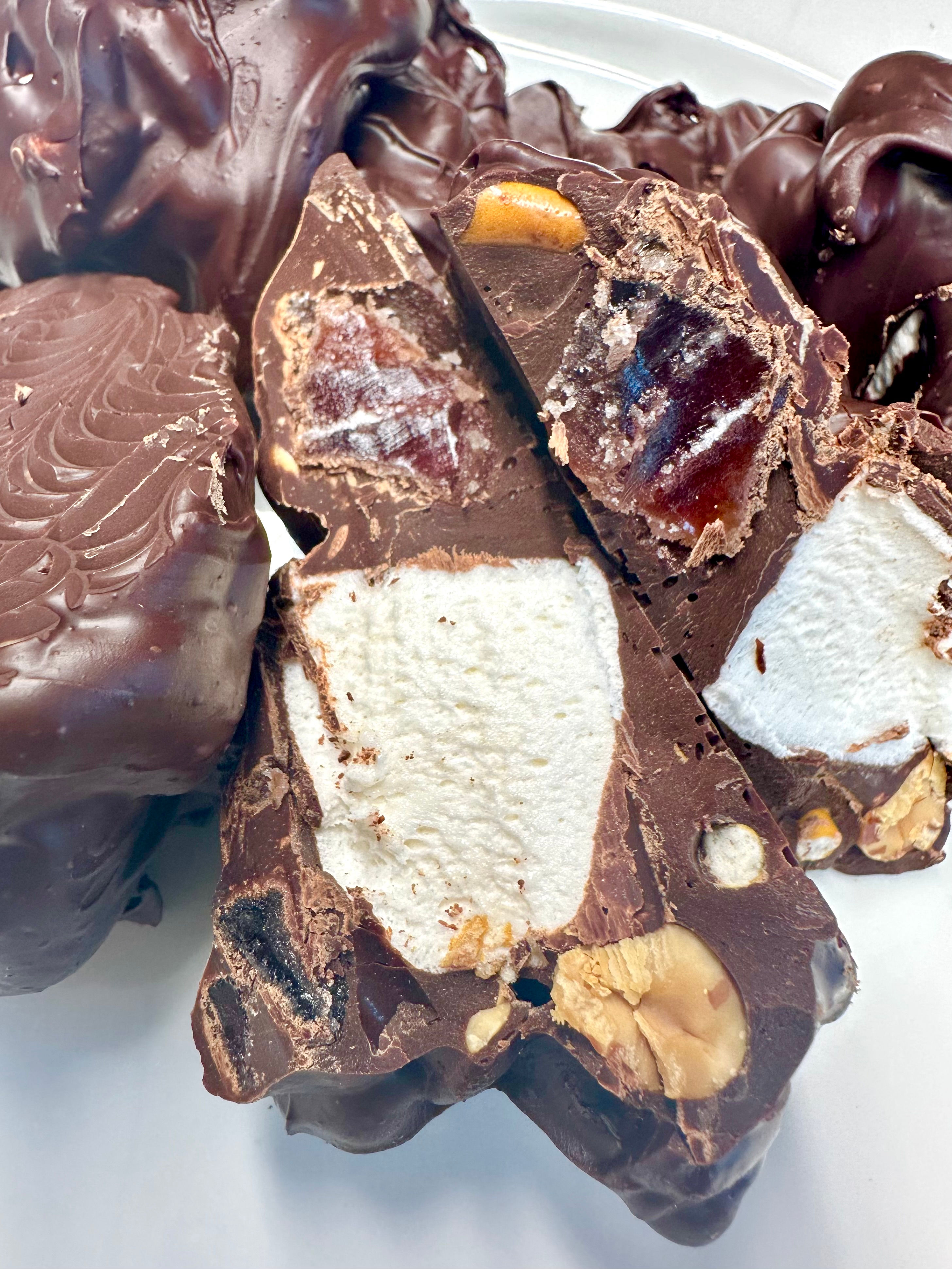 Boulders - 'Golden Raspberry x Tuono Almond' - Camino Verde 60% - Ecuadorian