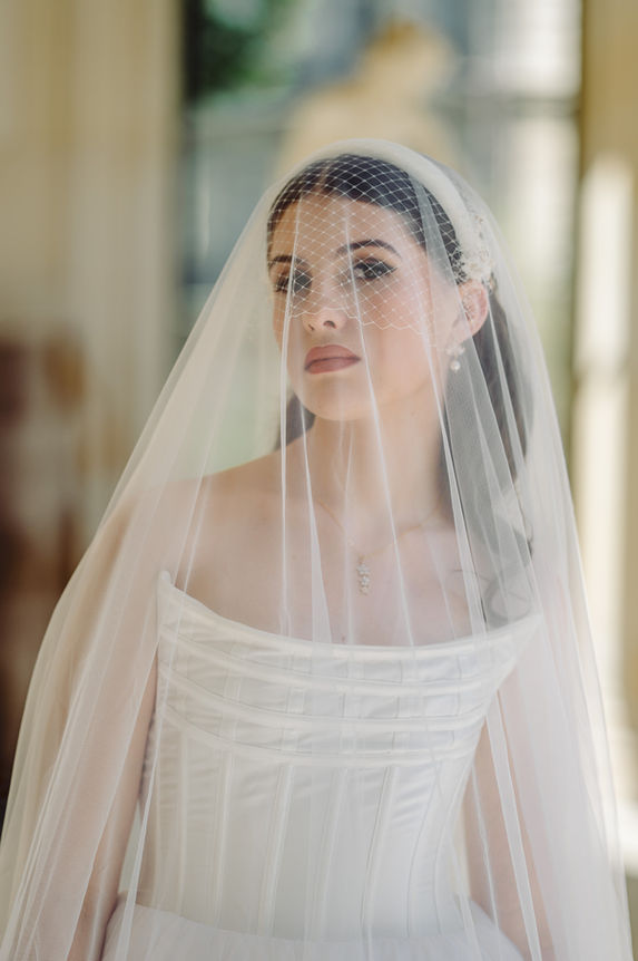 Bride in a wedding dress, veil covering face FILMS DE MARIAGE, beautiful sunlight vidéaste de mariage frames wedding films