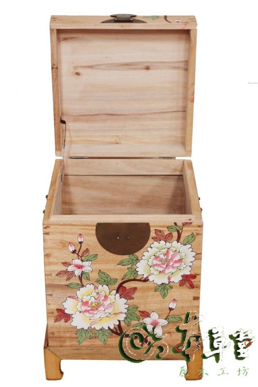 Thumbnail: FB-0006 樟木彩繪衣箱