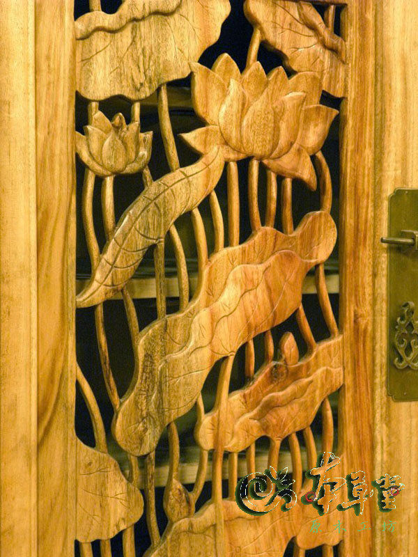 Thumbnail: FE-0030-樟木雕刻荷花鞋櫃