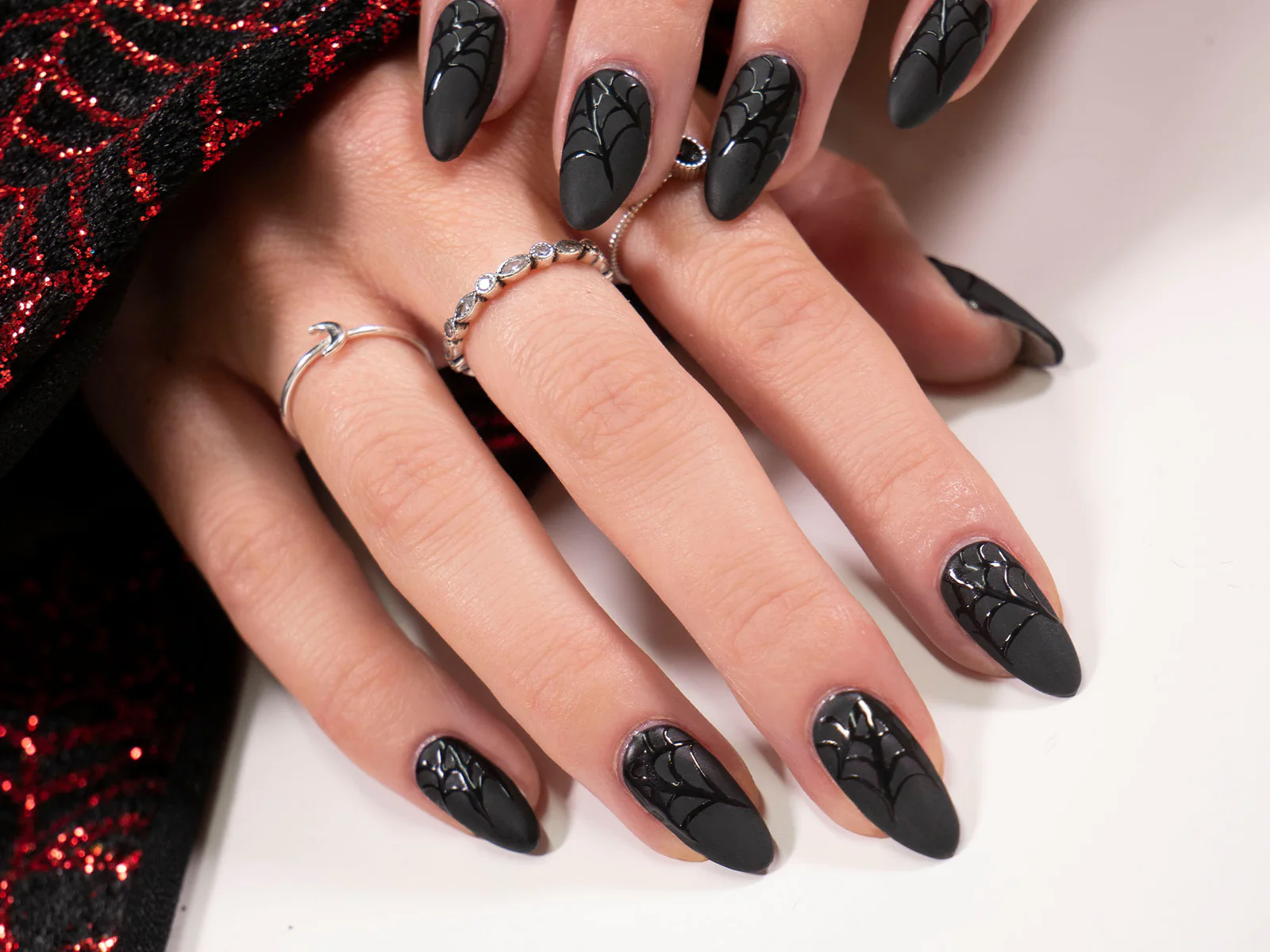 Blog_7Spooky_HalloweenNailArtIdeas_for2022_Main_1600x.webp