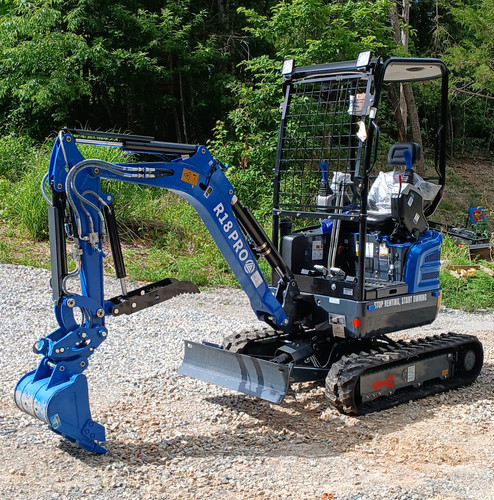 REVO タッパー 青 ジッパー付き Mini excavator Rippa r18 2026 | Diggearusacom