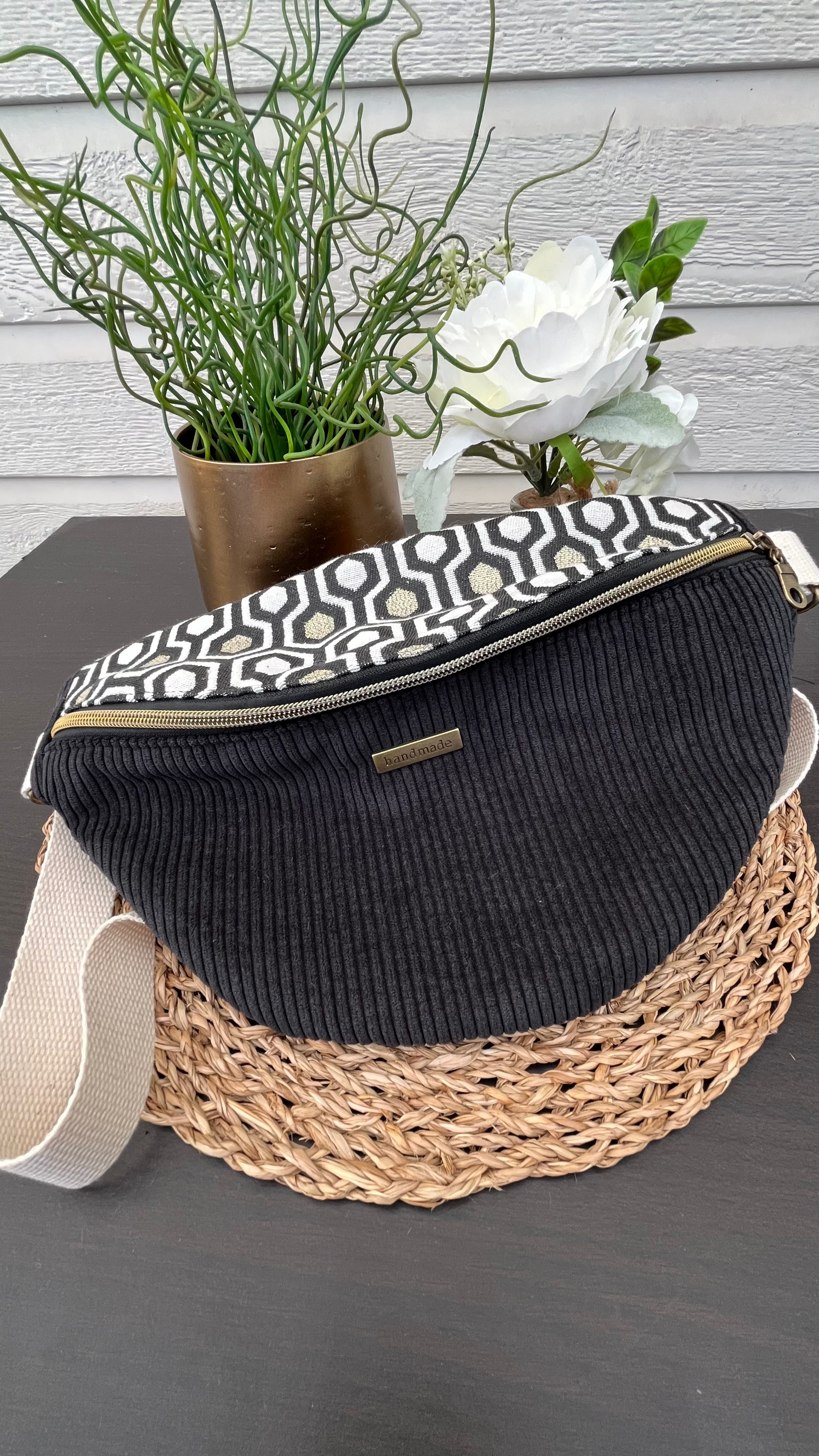 Banane velours côtelé noir et tissu pailleté 