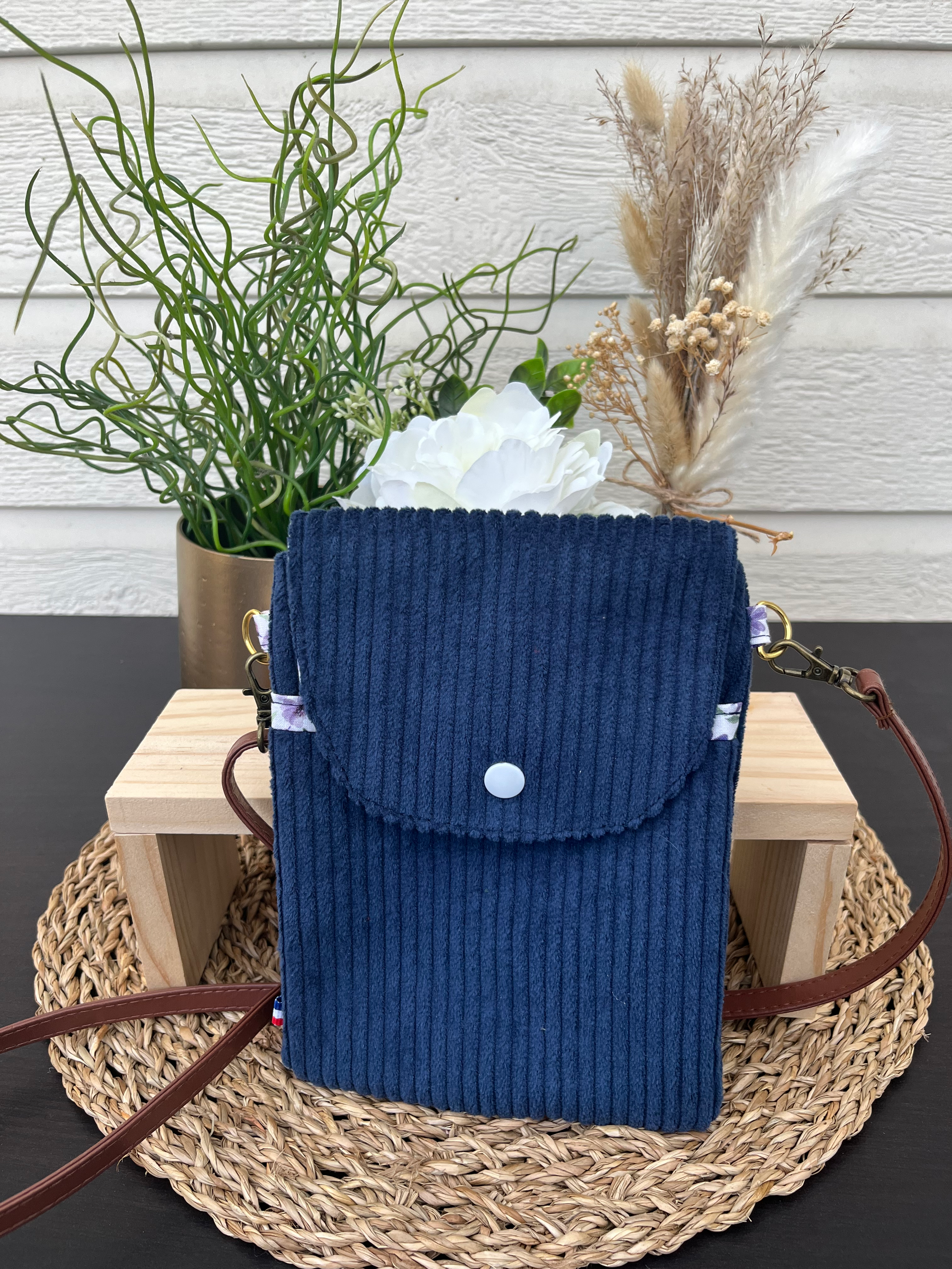 Pochette téléphone velours bleu marine /bandoulière