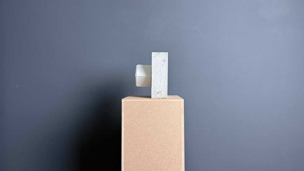 Miniaturbild: "Hexahedron – Ground" aus Ton und Zementbasis steht nach Platon für das Element Erde