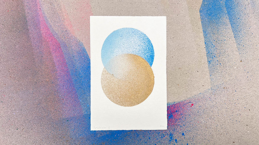 Miniaturbild: Karte mit gesprayten ineinander verschlungenen Kreisen, Serie "Symbiose"