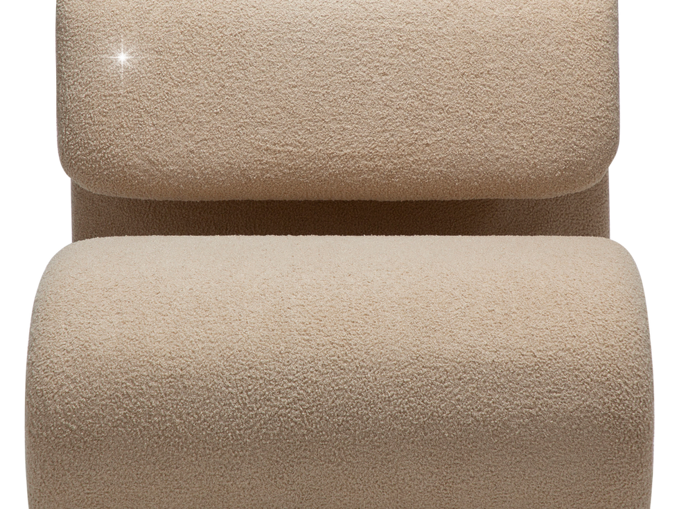 KUCHEN Lounge Chair in Beige, Frontansicht mit hochwertigem Bouclé-Bezug und organischem Design.
