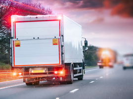 Transporte volta a crescer em abril, segundo CNT: o que isso significa para sua frota