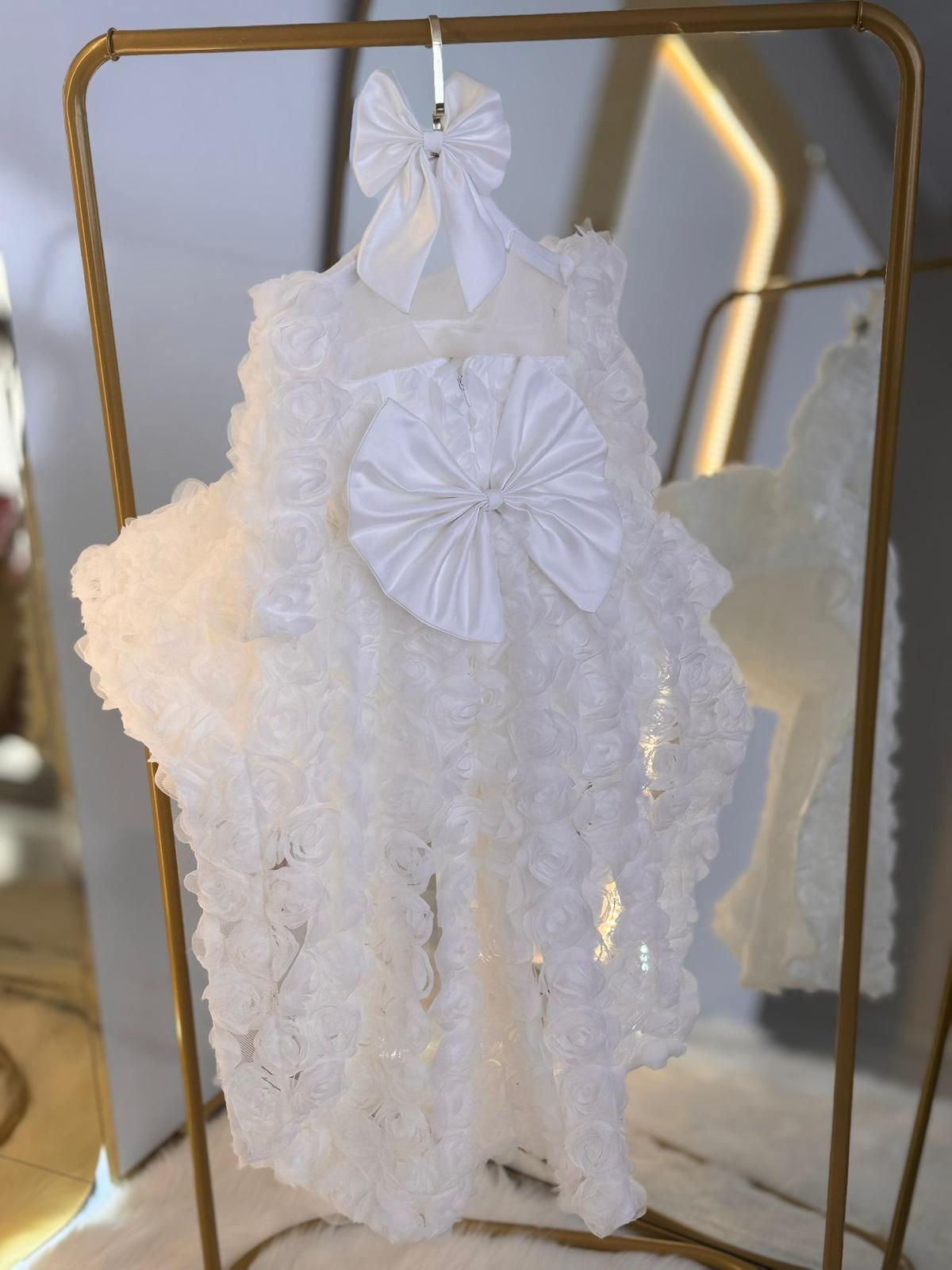 Beyaz Gül tasarım elbise