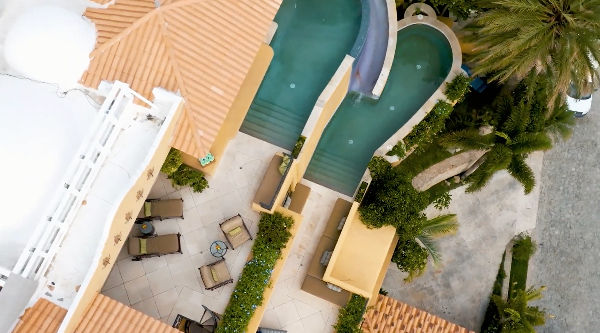 Exterior view of Villa Vista Pacifica in Los Cabos as seen on Staycation.
