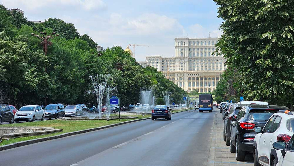 Bucharest, fountains to palace