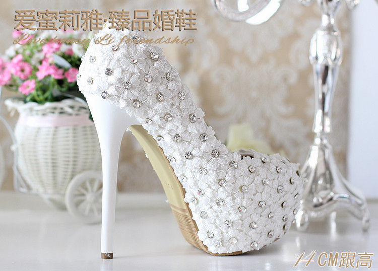 Miniatura: Svadobné lodičky s kamienkami