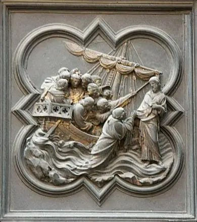 Lorenzo Ghiberti, Pietro cammina sulle acque salvato da Gesù (1422-1424), Formella realizzata per il portale nord del Battistero di San Giovanni in Firenze. Originale nel Museo dell'Opera del Domo di Firenze.