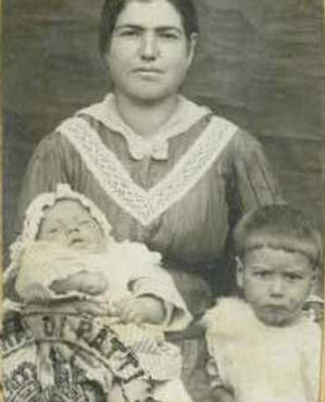 1924 nonna sinagra with salvatore & vincenzo.jpg