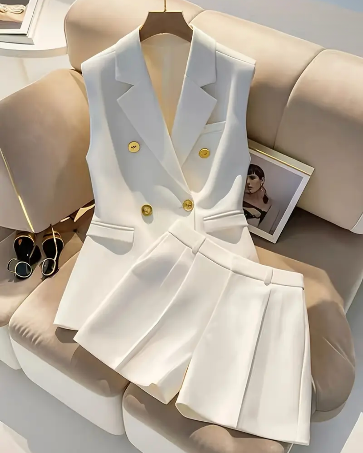 Костюм білий з шортами 