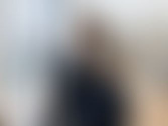 kadın ofiste video kaydediyor