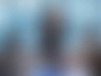 toplantı sırasında konuşan bir yönetici