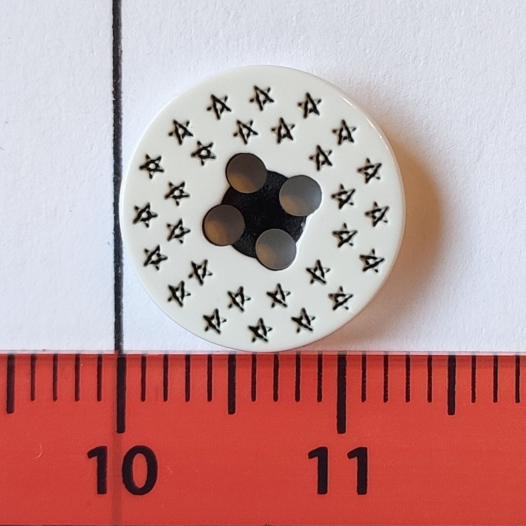 Button round with stars