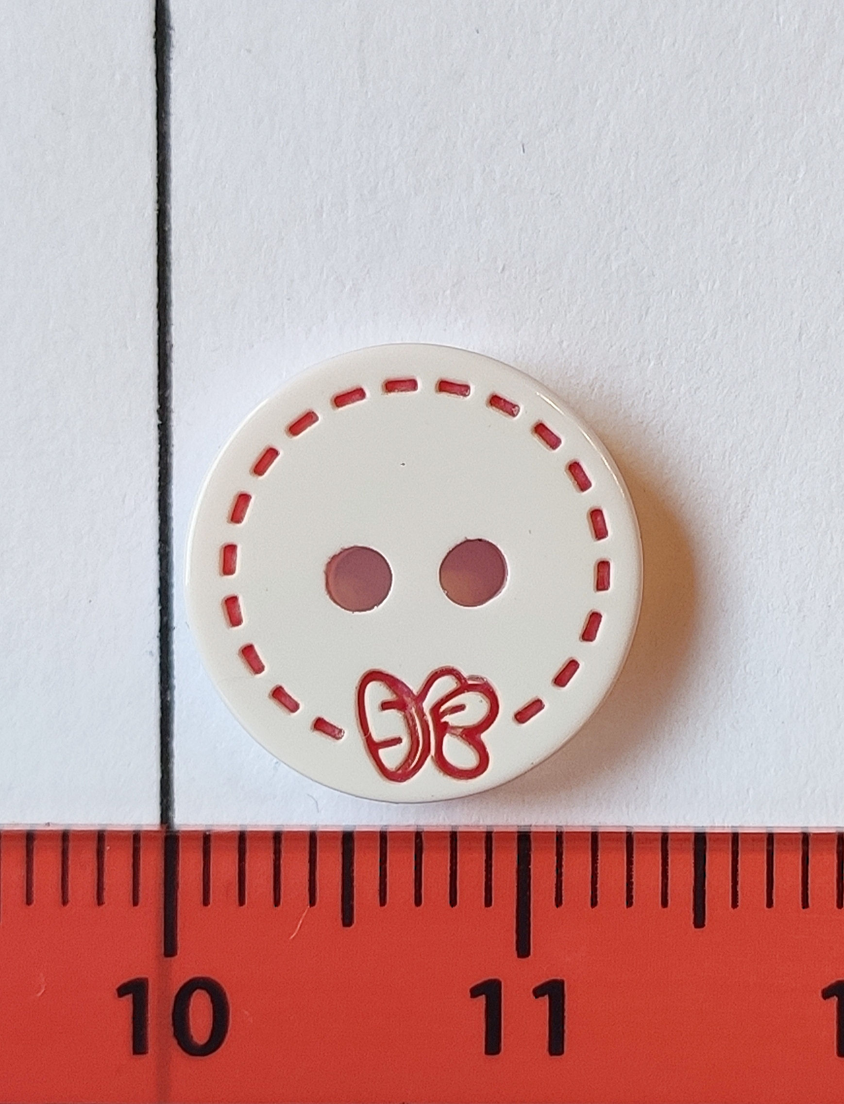 Button round butterfly