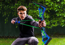zingtoys-ourbrandz-hyperstrike-dominatorbow-lifestyle-04-1000x700.jpg