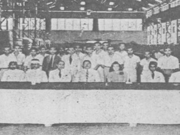 Elite pengusaha pribumi berkumpul di pabrik tekstil Kantjil Mas. (Repro “The Formation of the Pribumi Business Elite in Indonesia, 1930s-1940s”).