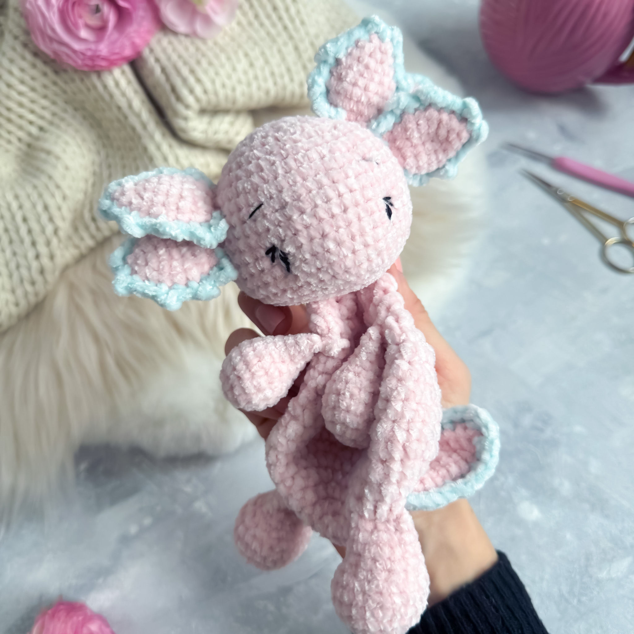 Mochi das Axalot als Kuscheltier