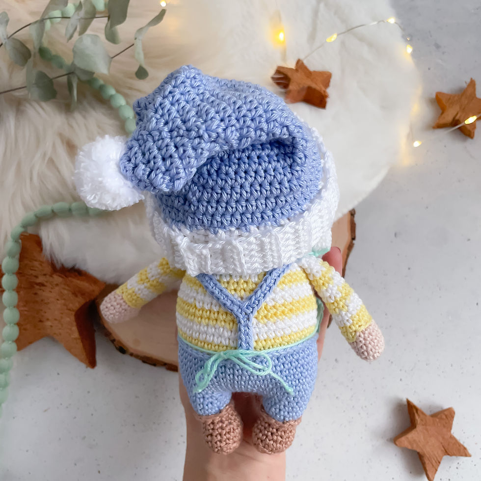 Miniaturbild: Rückenansicht von dem gehäkelten Santa