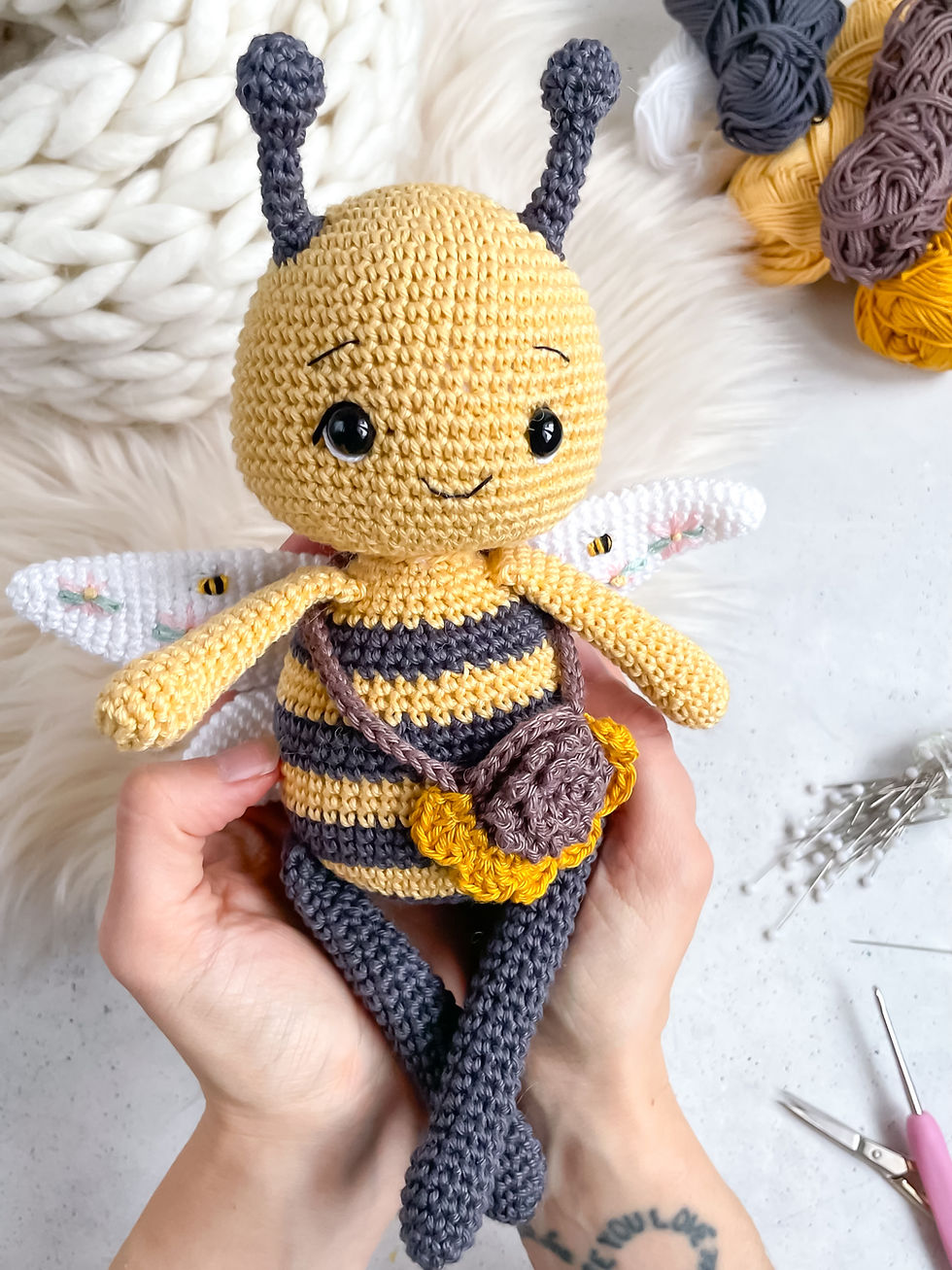 Miniaturbild: Häkelfreunde und Stickauber Bibi die Biene