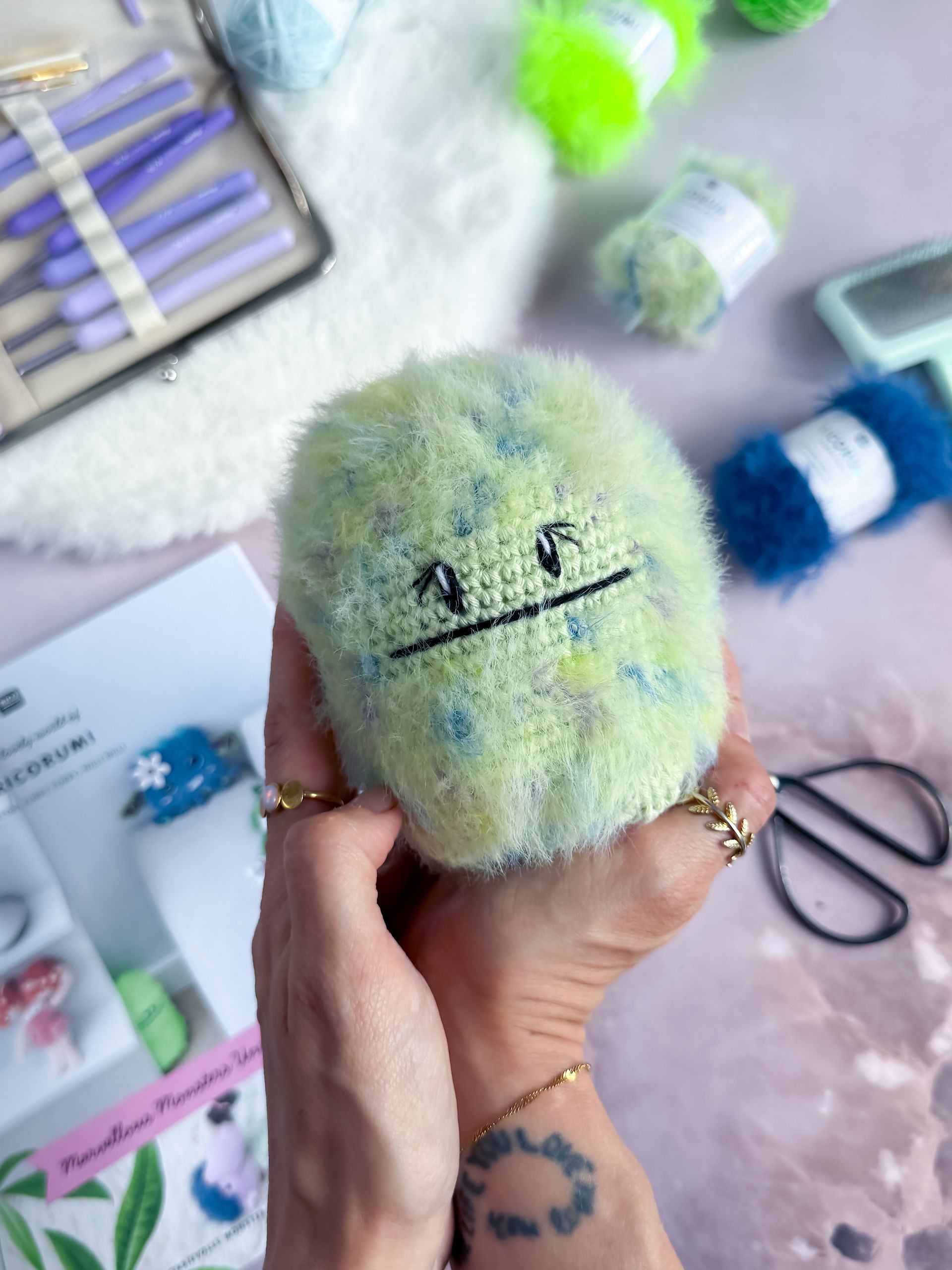 Gekämmtes gehäkeltes Furry Monster
