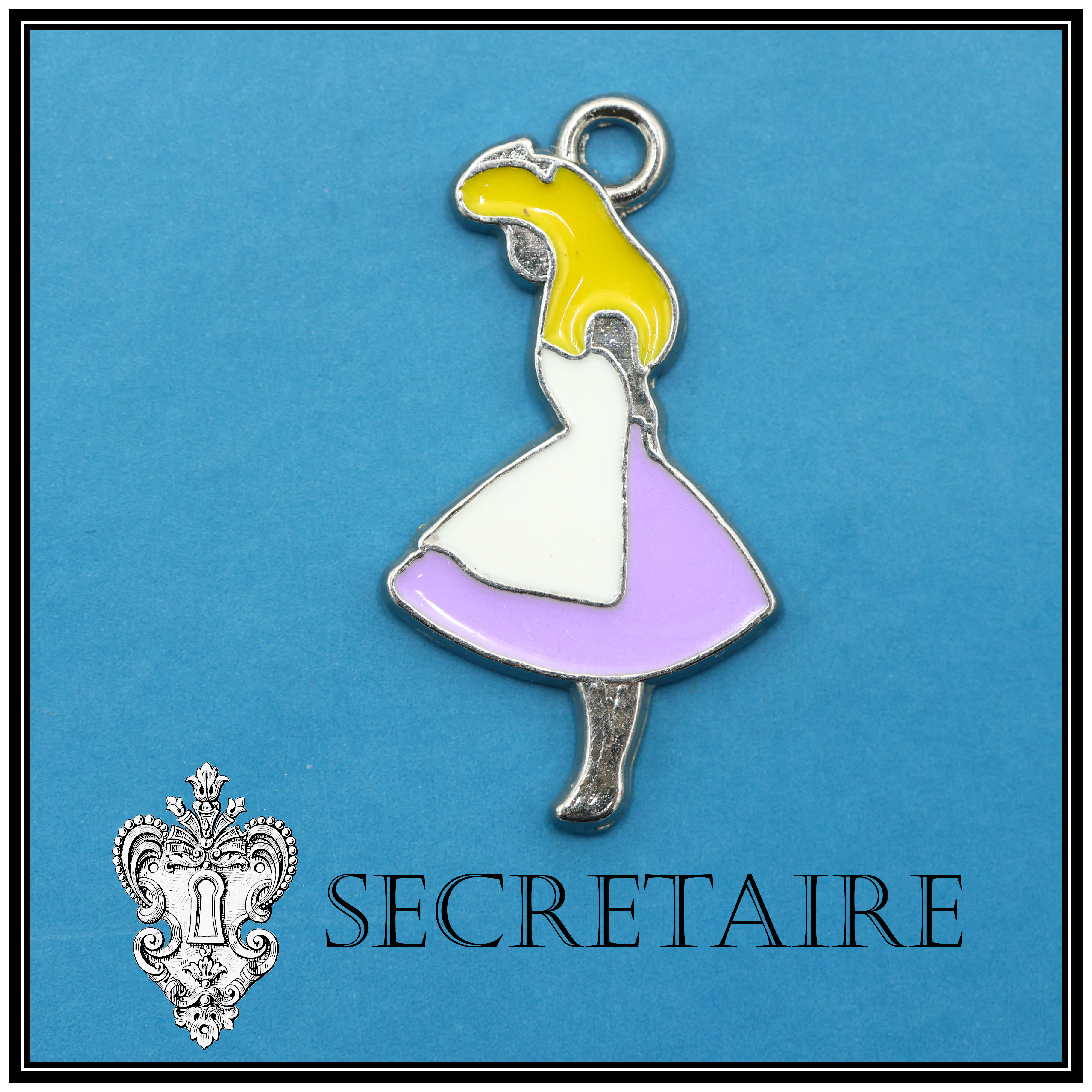 Charm: Alice in purple dress. Size: 2.3 cm [B16]