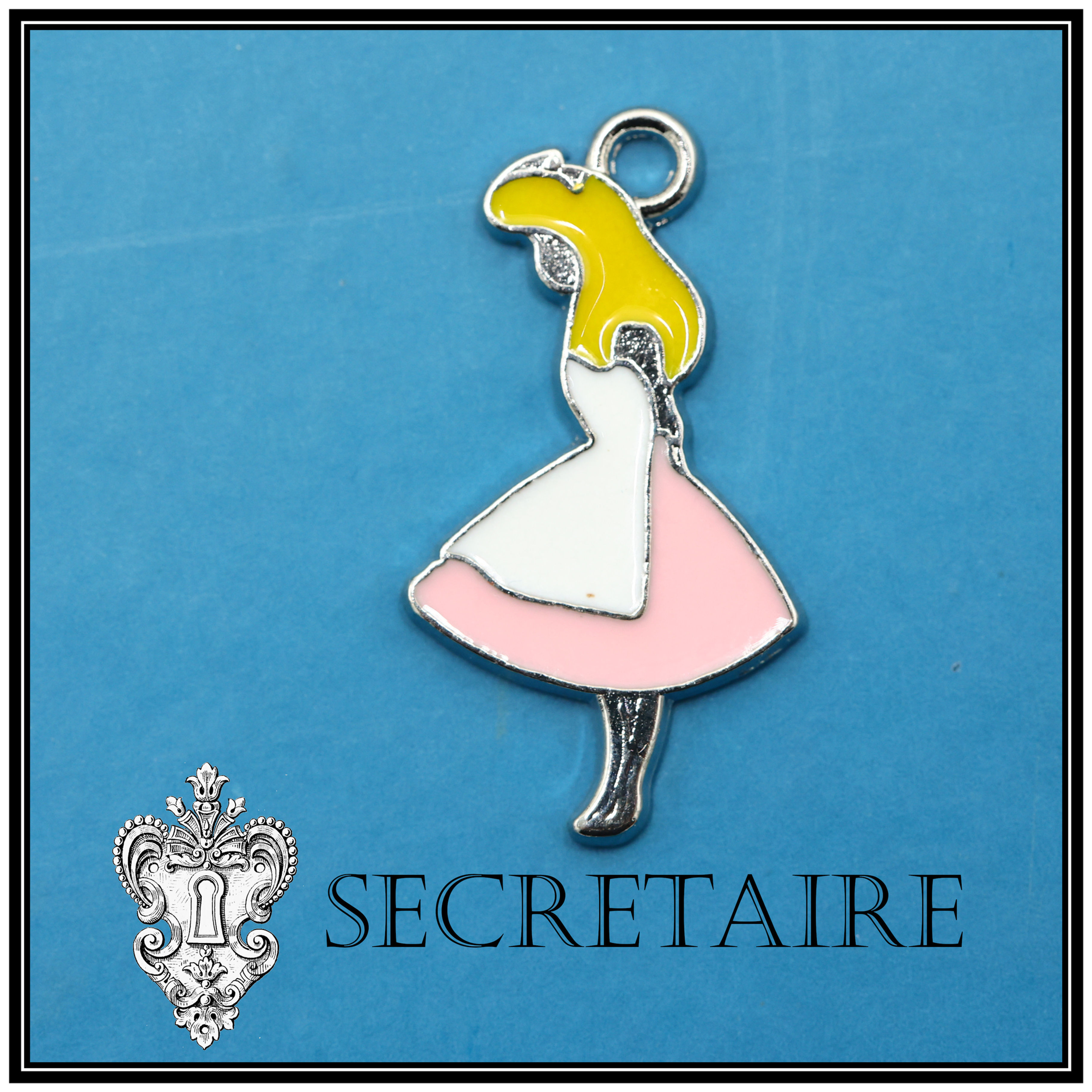 Charm: Alice in pink dress. Size: 2.3 cm [F01]