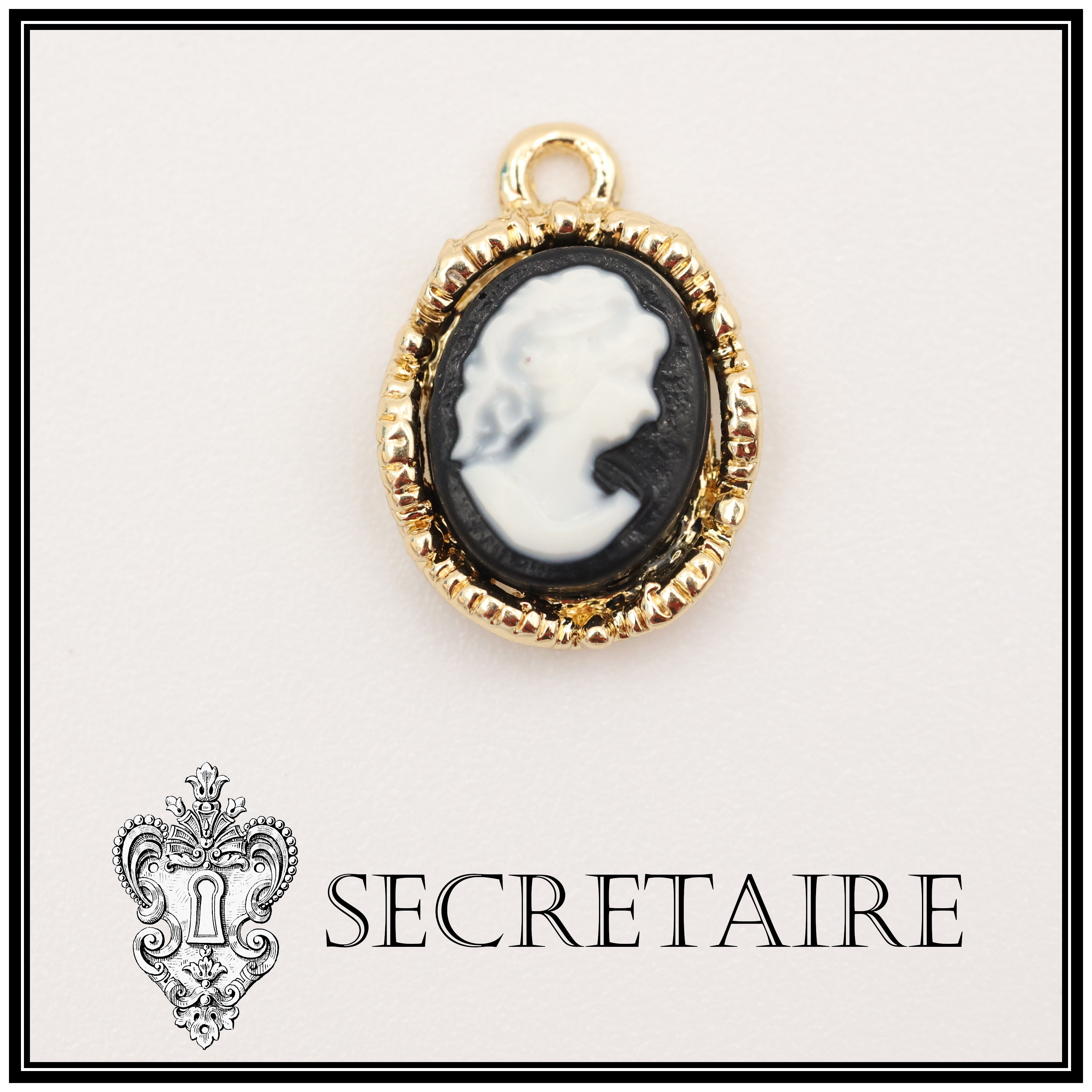 Charm: Cameo charm, black. Size: 1.5 cm [Q11-B]