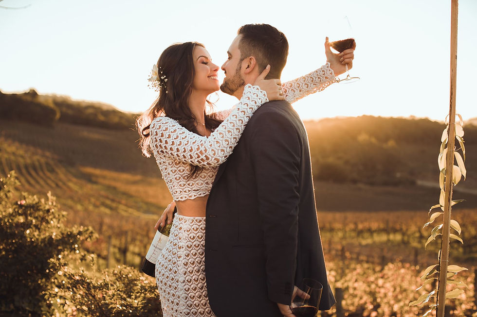 Fotografias ao pôr do sol. Casal Ana Paula e Juliano no SPA do Vinho (Vale dos Vinhedos)