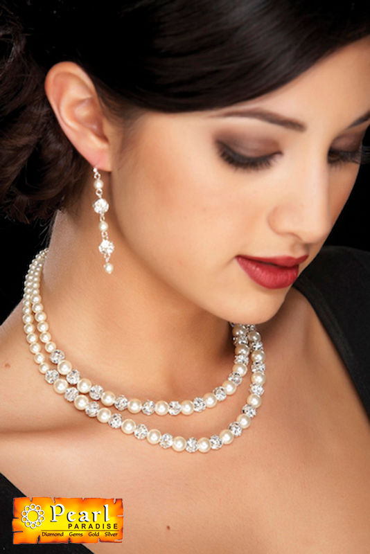 Model with Pearl Set 2