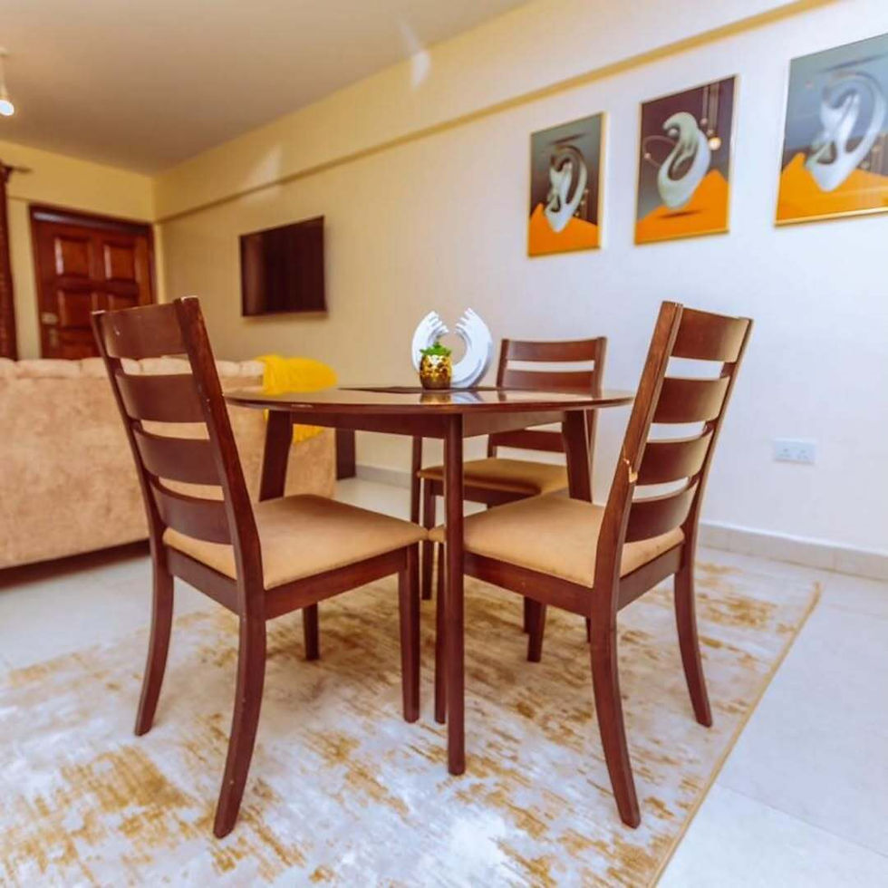 Pre-Owned Dining Set for Sale in Ngara