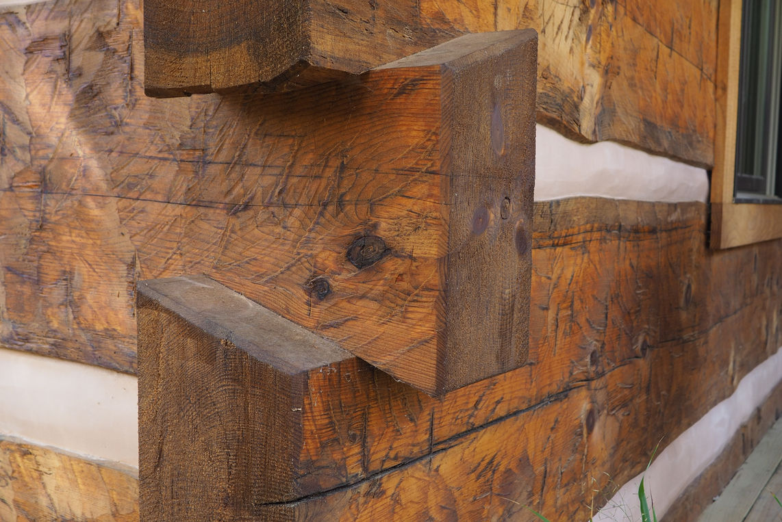 Half dovetail corner.