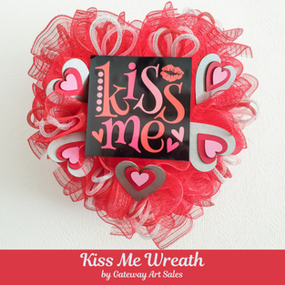 kiss me heart shaped wreath valentines day gift decor decoration love hearts handmade Abu Dhabi Dubai UAE Al Ain Gateway Art Sales LLC for sale