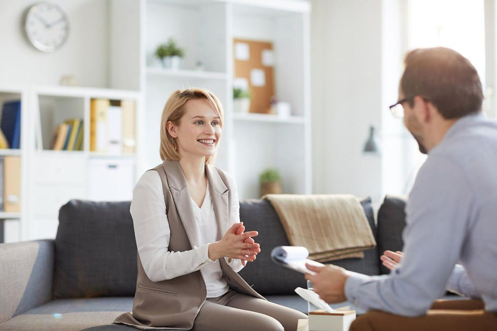 Woman meeting with a psychologist during a first therapy session in Montreal
