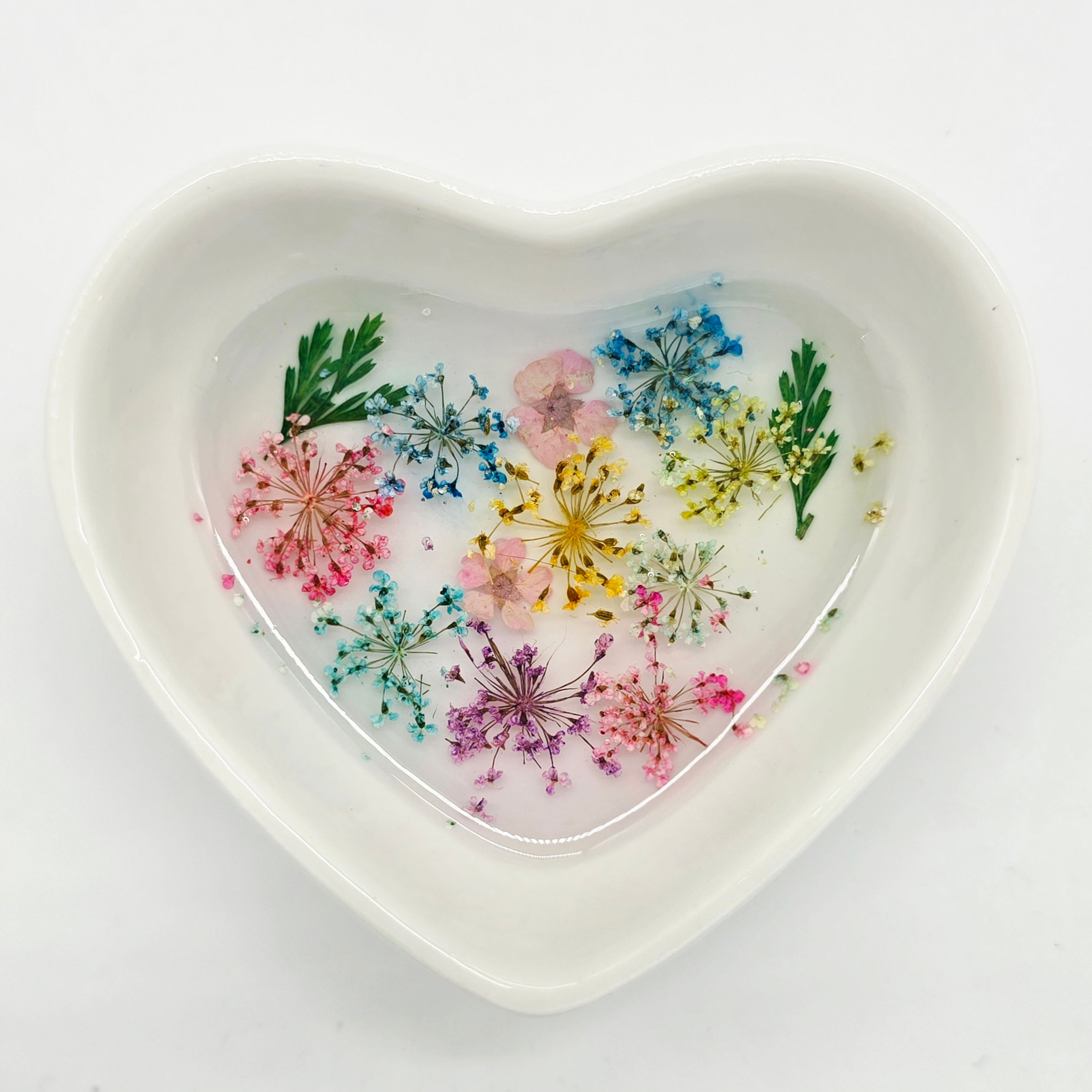 Small Heart Shaped Trinket Tray - With dried flowers in resin