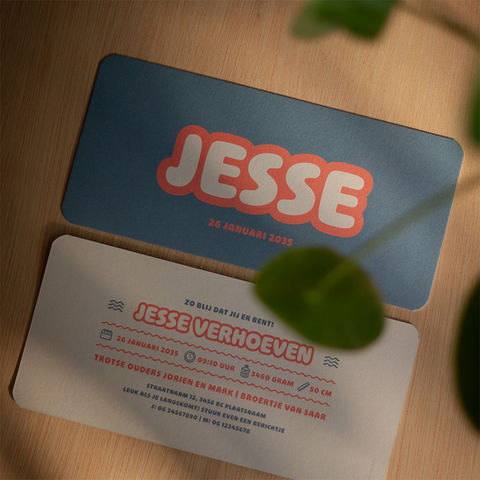 Geboortekaartje Jesse - chunky typografie in staalblauw & oranje
