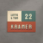 Stijlvol naambordje in Bauhaus stijl met terracotta en groene kleurcombinatie, huisnummer 22 en naam Kramer.