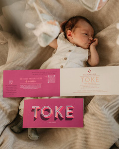 voorbeeld van een gevouwen geboortekaartje met baby Toke