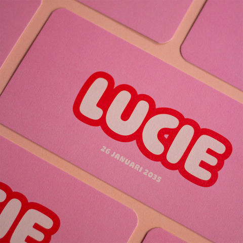 Geboortekaartje Lucie - chunky typografie in roze & rood