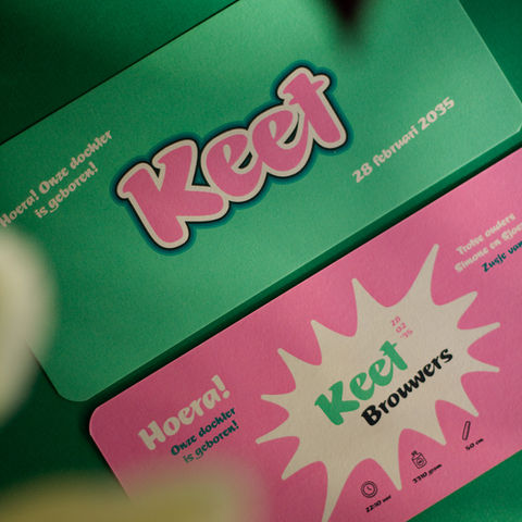 Geboortekaartje Keet - speelse cartoon typografie in groen & roze