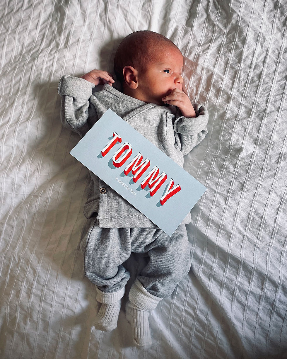 geboortekaartje met een unieke babynaam