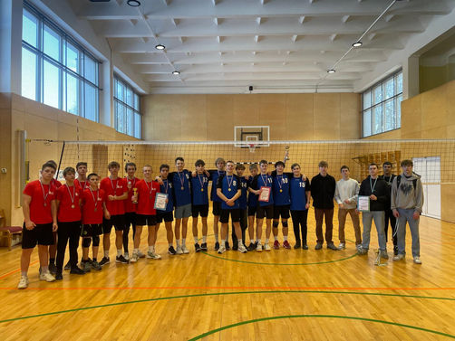 Dobeles novada skolēnu sporta spēles volejbolā vecākās grupas zēniem un meitenēm.